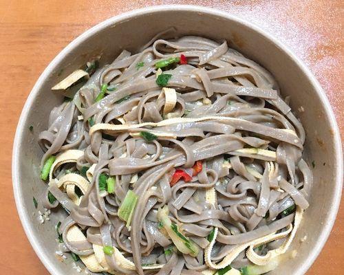 宠物健康饮食秘籍——猫咪荞麦面的制作（健康口感双赢）