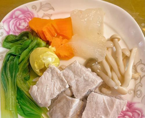 如何为比熊准备青菜饭？有哪些健康食谱推荐？