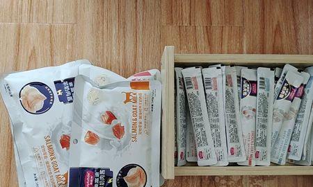 如何正确地将液体药物拌入猫粮中？