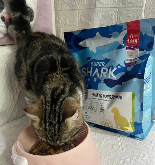 猫粮中的鱼形状肉绒是什么？它对猫咪有何好处？